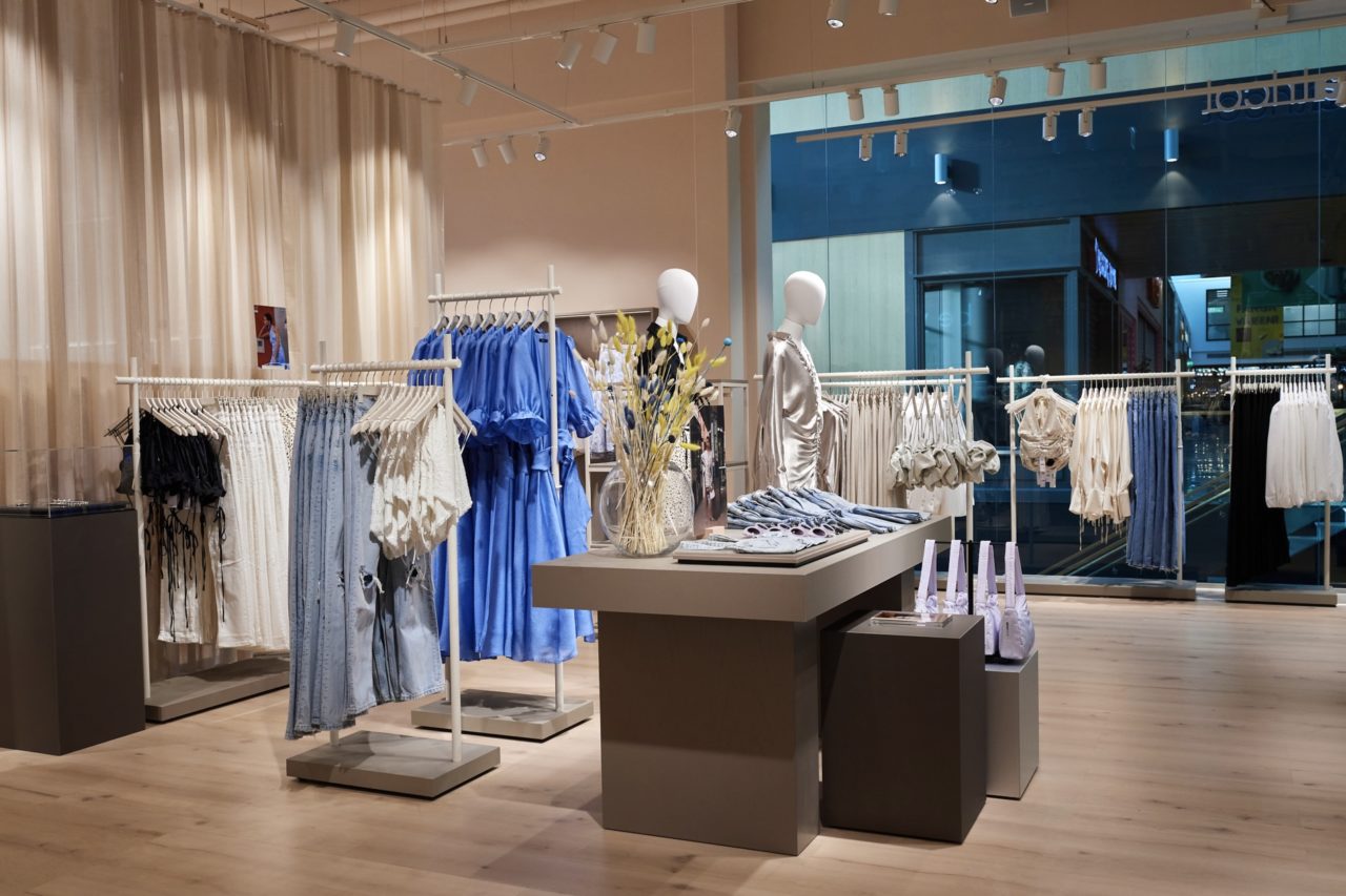 Inne i Gina Tricots butik i Kongahälla Center.