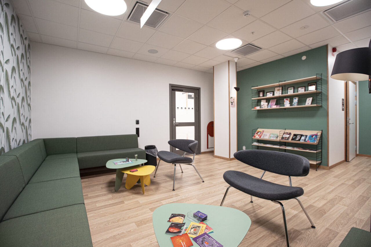 Väntrum inne hos ungdomsmottagningen i Kongahälla Center