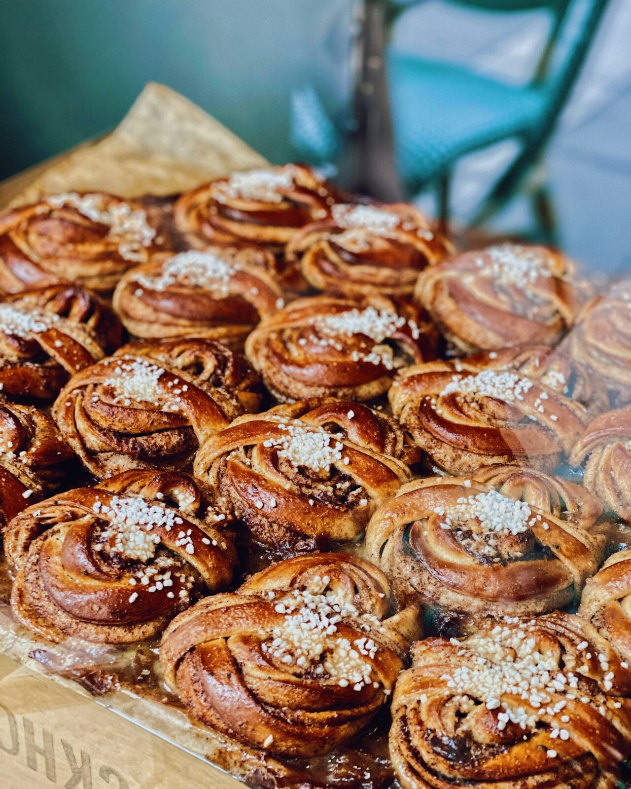 Kanelbullar med socker på